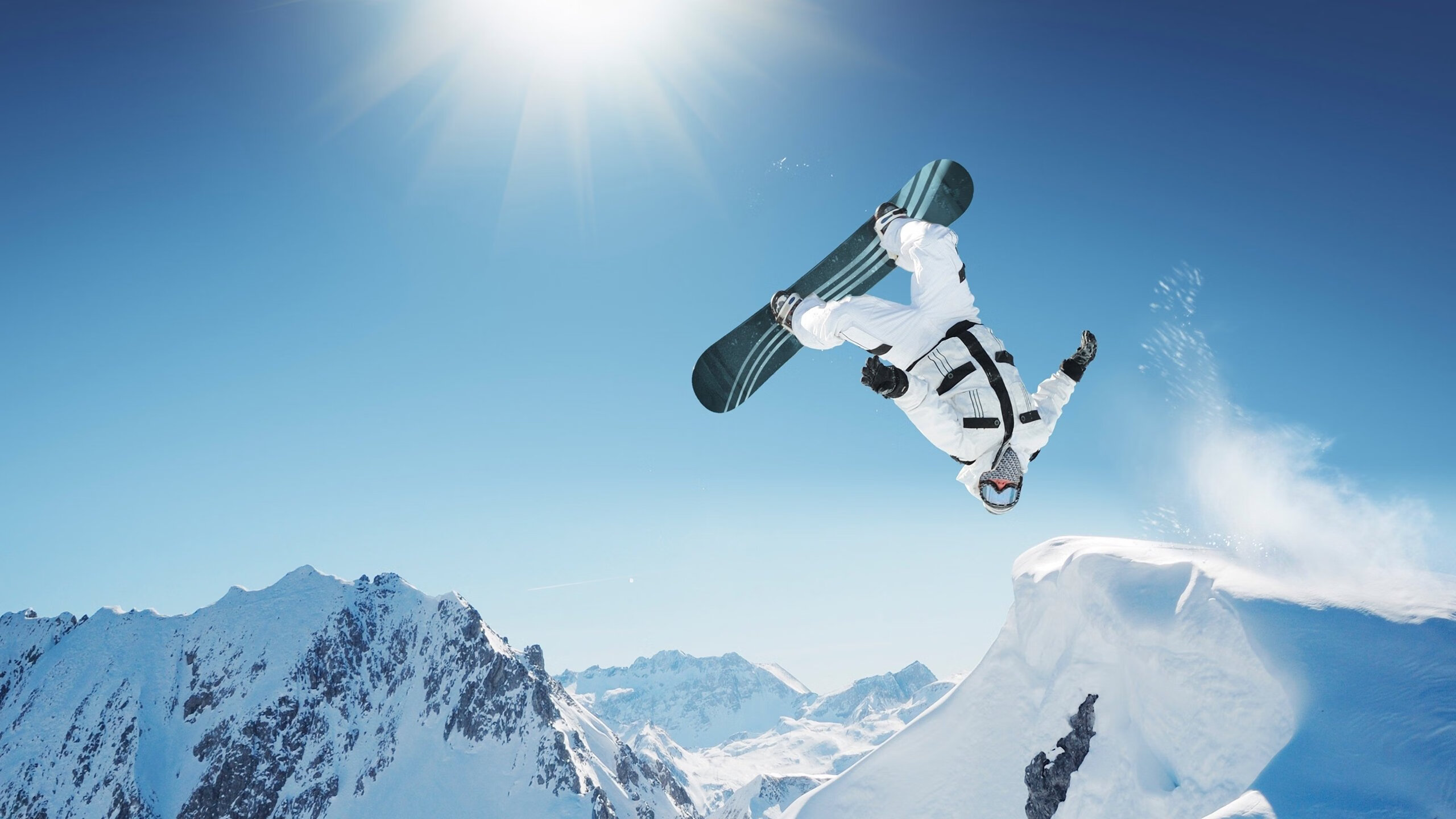 fb体育平台官网-激烈追踪：WRC场外粉丝群的狂热气氛