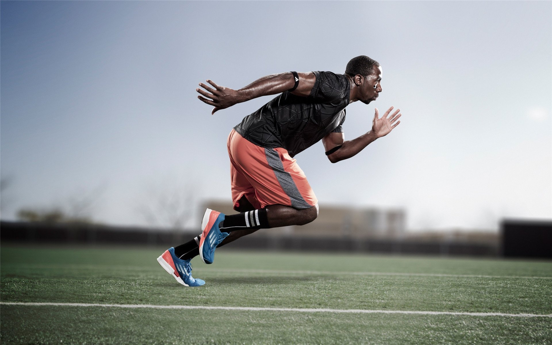 电竞比赛中的团队精神：信任配合，共同努力，电竞团队成员